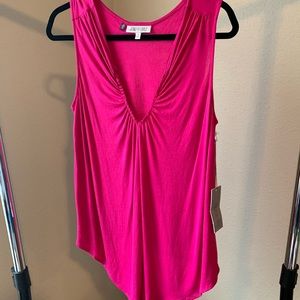 💛 NWT J. Lo V Neck Top